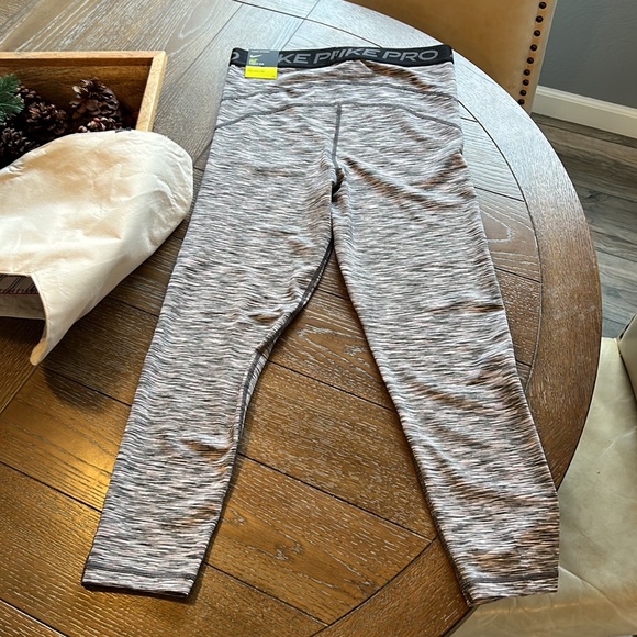 Brand New Nike Pro Tight Fit Leggings - Picture 4 of 4